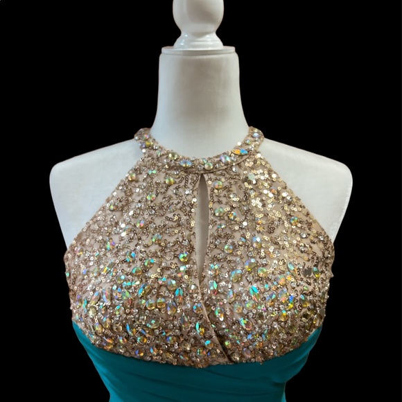 Formal Gown - Picture 4 of 7